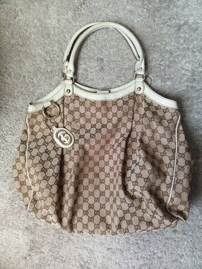 NEW NEVER USED. Brand new Gucci Leather Interior Tag on Dark Brown Lined Bag.